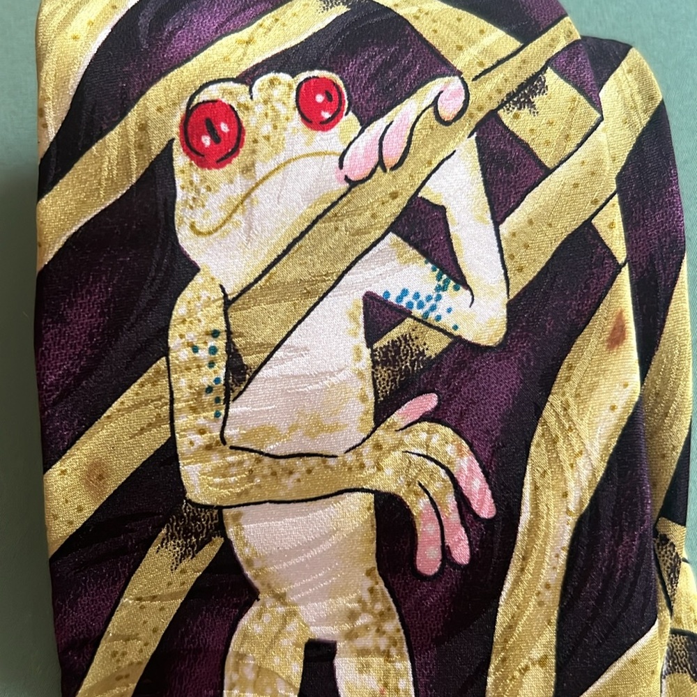100% Silk Vintage Gallery Collection by Christina Desireé, Amazon Tree Frog Tie - Picture 4 of 7
